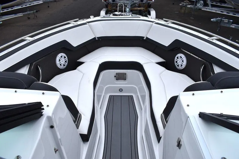 Slide: The Image of Monterey 275SS Super Sport 2024 - 79