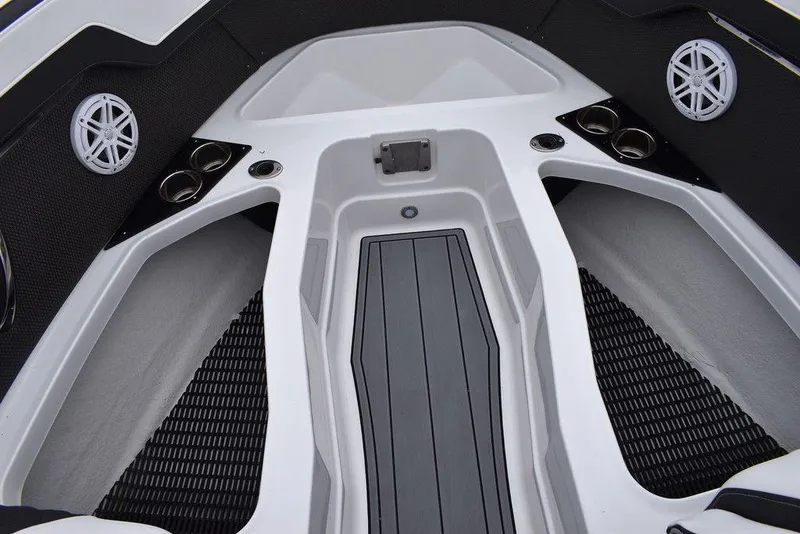 Slide: The Image of Monterey 275SS Super Sport 2024 - 81