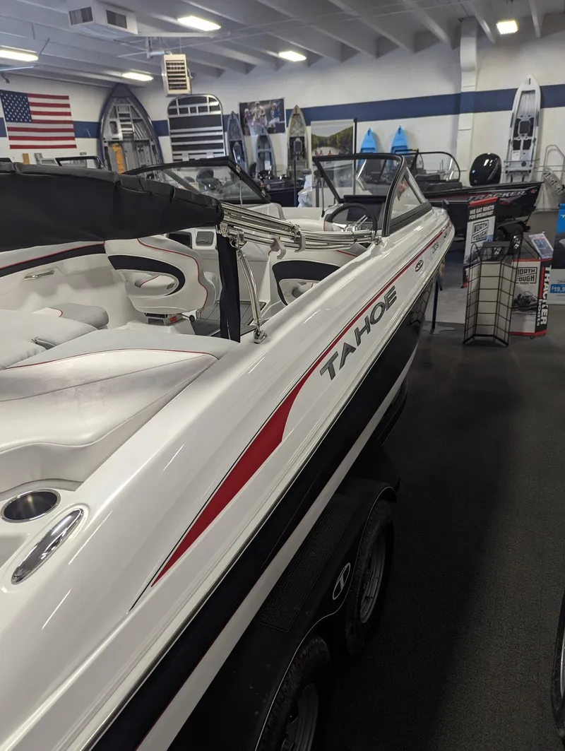 Slide: The Image of 2024 Tahoe 210 Si boat displayed in showroom with sleek design and modern features. - 3