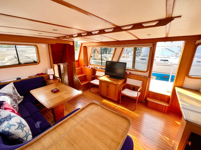 Slide: The Image of Interior of 2001 Sabre Sabreline 47 yacht with wooden flooring and cozy seating area. - 15