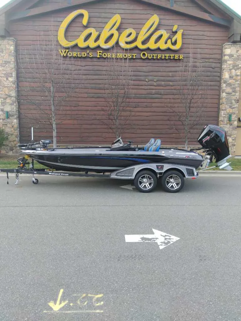 The Image of 2024 Ranger Z520R Ranger Cup Equipped boat outside Cabela's store. - 0
