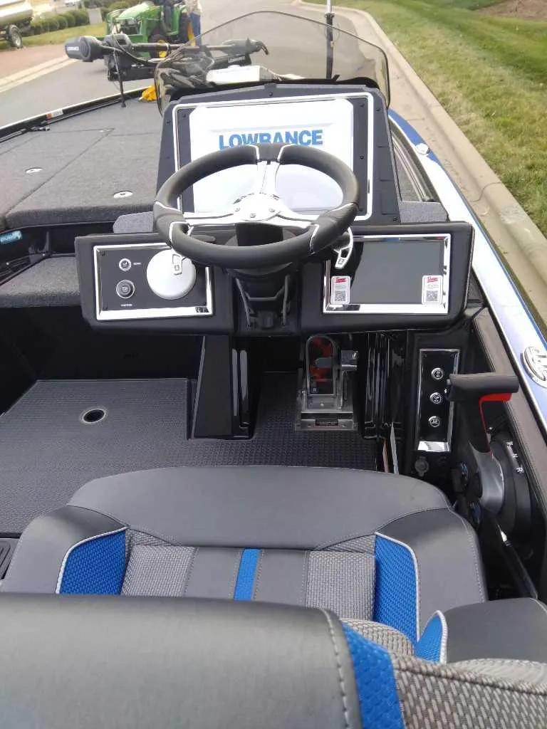 Slide: The Image of 2024 Ranger Z520R Ranger Cup Equipped boat dashboard with Lowrance electronics. - 6