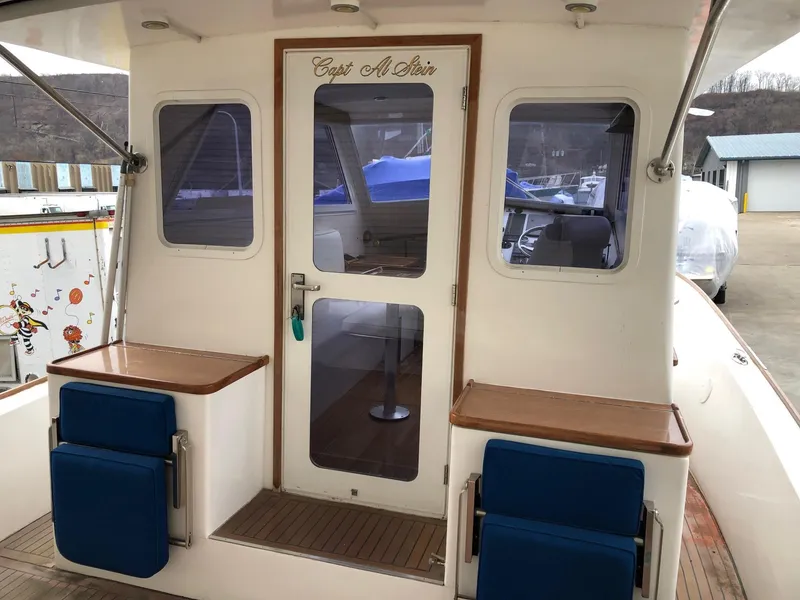 Slide: The Image of 2005 Morgan 31 boat stern with seating and cabin door. - 5