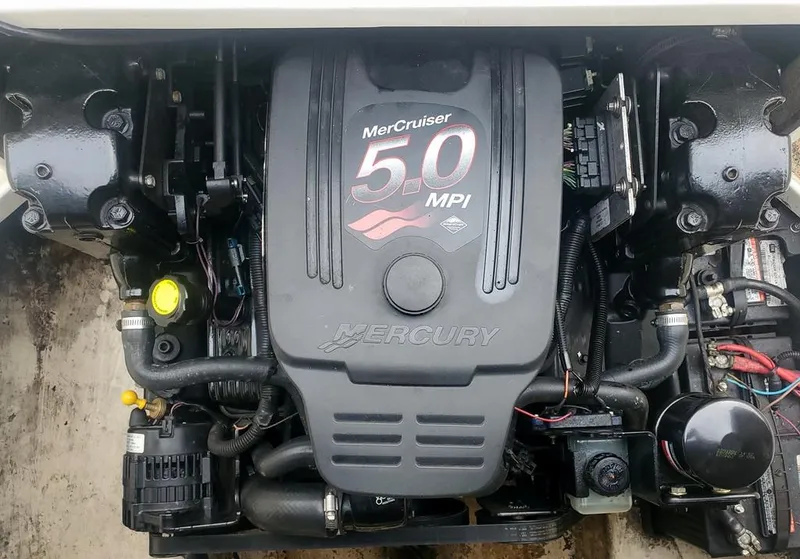 Slide: The Image of Mercruiser 5.0L MPI 260 HP V8 - 20