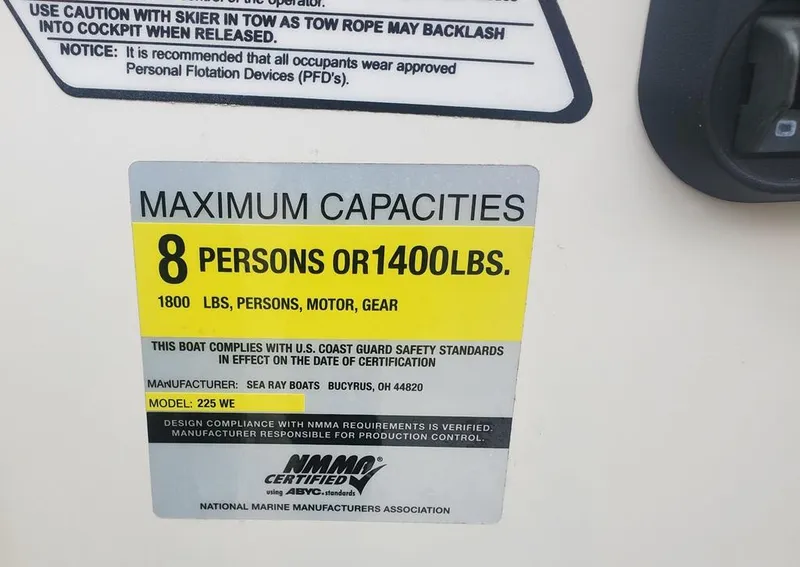 Slide: The Image of 2006 Sea Ray 225 Weekender maximum capacity label: 8 persons or 1400 lbs. - 27