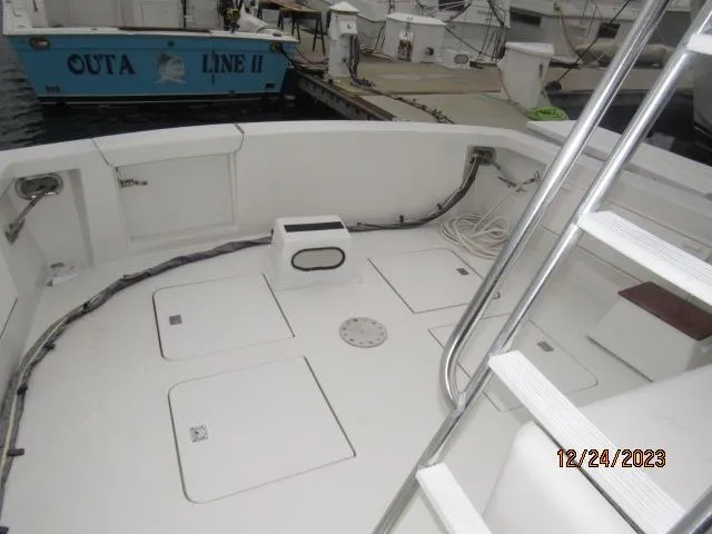 Slide: The Image of 2001 Ocean Yachts Super Sport boat deck with storage compartments and ladder. - 12