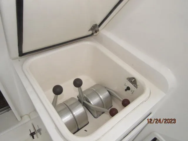 Slide: The Image of Control levers on a 2001 Ocean Yachts Super Sport boat. - 13
