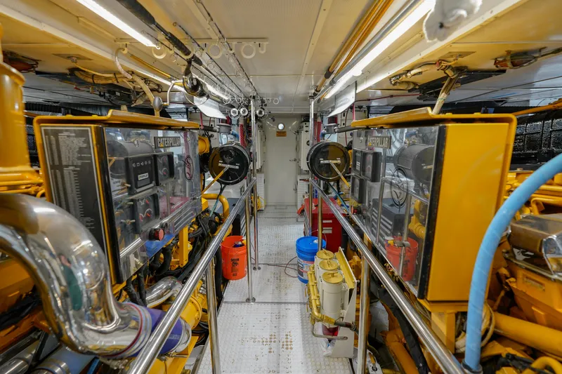 Slide: The Image of Hatteras Sportfish 1997 - 75