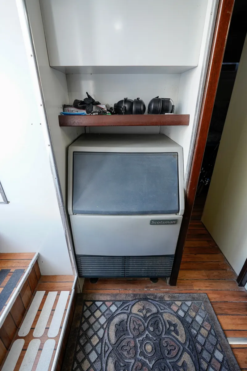 Slide: The Image of Hatteras Sportfish 1997 - 82