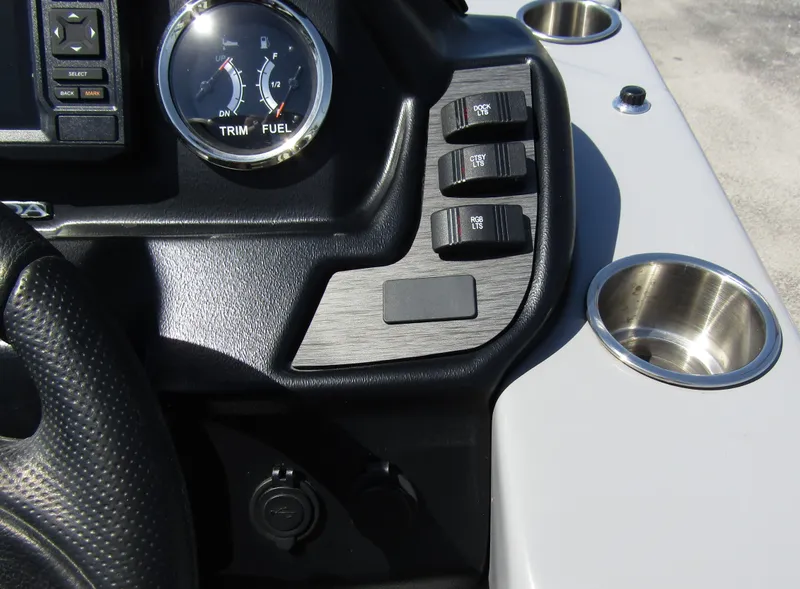 Slide: The Image of 2024 Veranda RELAX VR25RFL dashboard with controls and cup holders. - 22