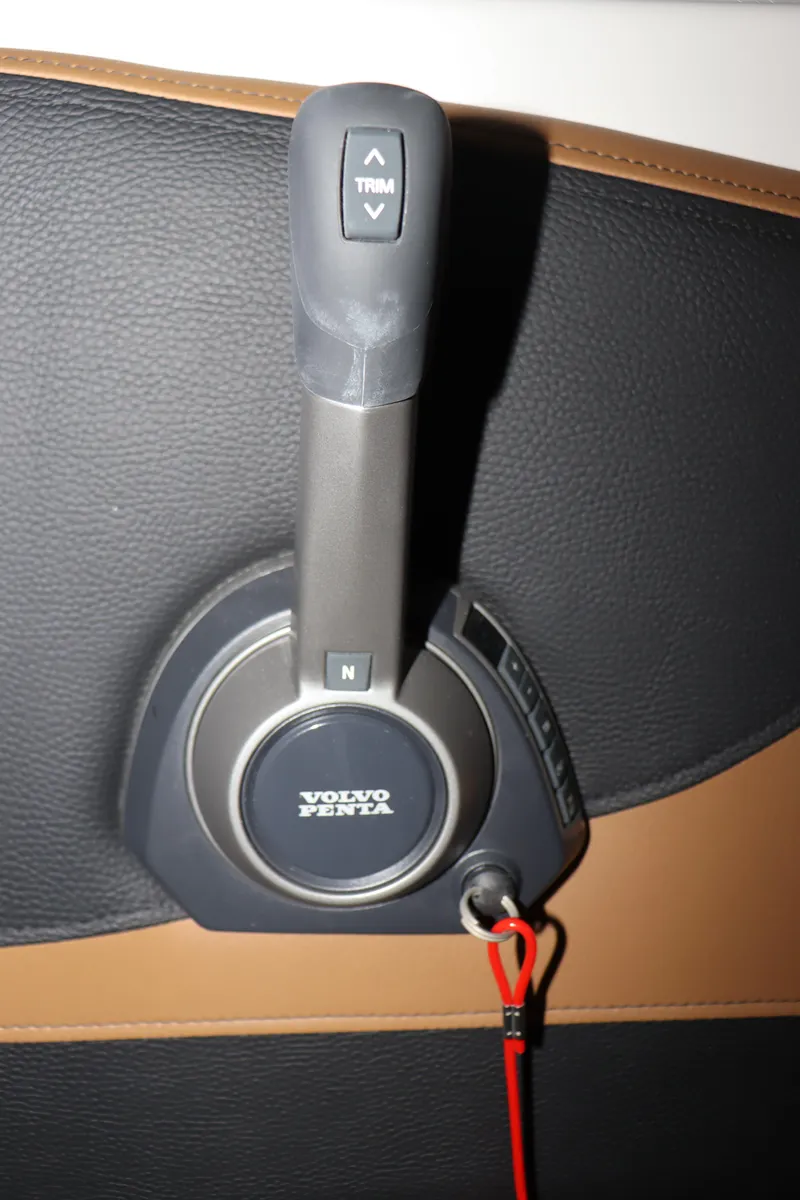 Slide: The Image of Volvo Penta throttle control on 2024 Crownline 240 SS SURF boat. - 10