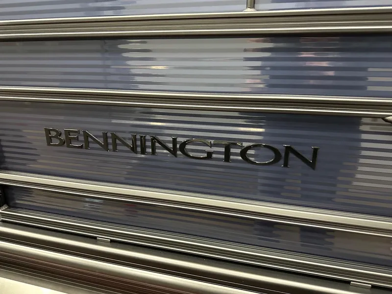 Slide: The Image of Bennington 22 SSB Tritoon, 2025 model, featuring Yamaha F-150Hp engine, close-up view. - 40