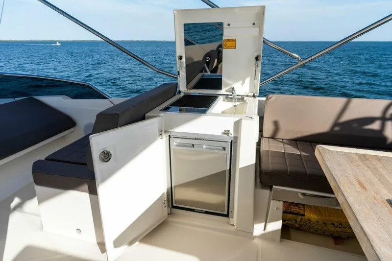 Slide: The Image of Flybridge - 55