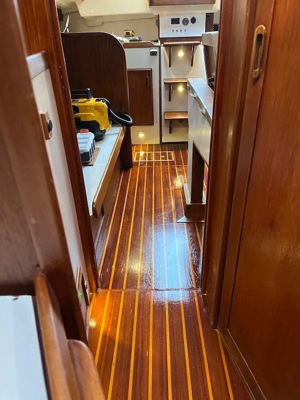 Slide: The Image of Cape Dory 270 1985 - 50