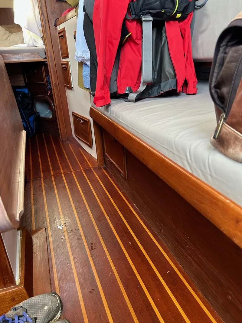 Slide: The Image of Cape Dory 270 1985 - 51