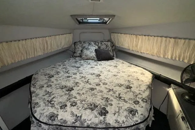 Slide: The Image of 1988 Chris-Craft Amerosport cabin with floral bedspread and side windows. - 27