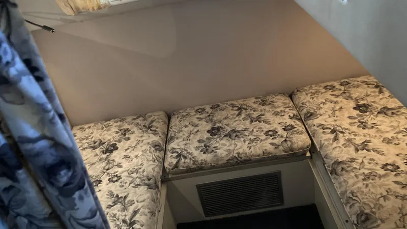 Slide: The Image of 1988 Chris-Craft Amerosport cabin interior with floral-patterned bedding. - 37