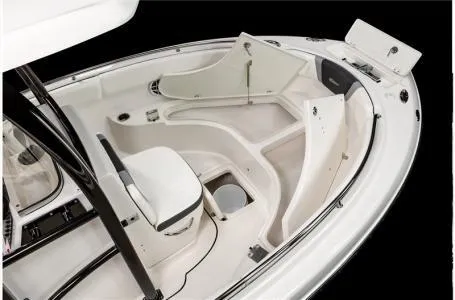 Slide: The Image of Robalo R222 Center Console 2024 - 6