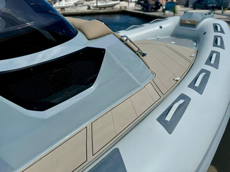 Slide: The Image of 2025 Ranieri CAYMAN 28 EXECUTIVE boat deck, sleek design, luxury yacht. - 19