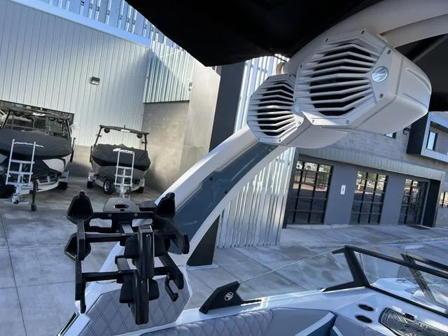 Slide: The Image of Tigé 24RZX 2024 - 15