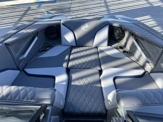 Slide: The Image of Tigé 22RZX 2024 - 13