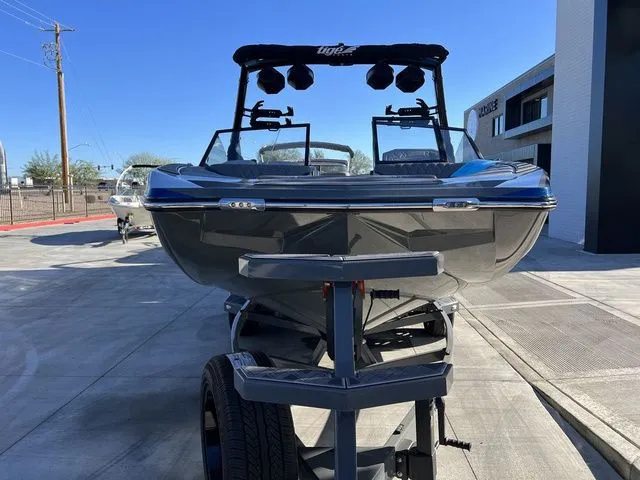 Slide: The Image of Tigé 22RZX 2024 - 8