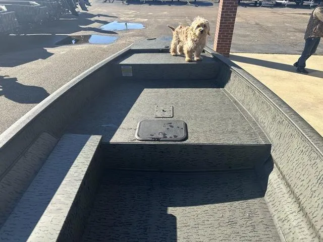 Slide: The Image of War Eagle 1750 Gladiator 2026 - 10