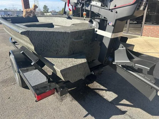 Slide: The Image of War Eagle 1750 Gladiator 2026 - 19