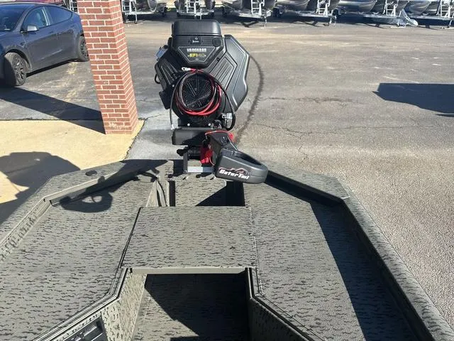 Slide: The Image of War Eagle 1750 Gladiator 2026 - 6