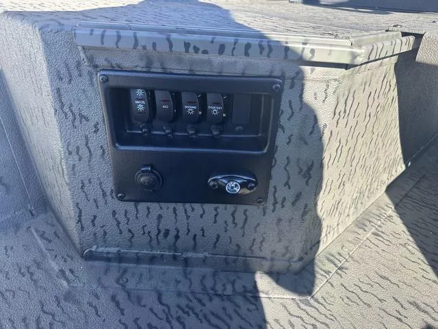 Slide: The Image of War Eagle 1750 Gladiator 2026 - 7