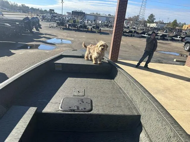 Slide: The Image of War Eagle 1750 Gladiator 2026 - 9