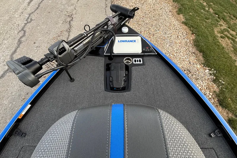 Slide: The Image of 2024 Ranger Z520R Ranger Cup Equipped boat interior with Lowrance electronics. - 66