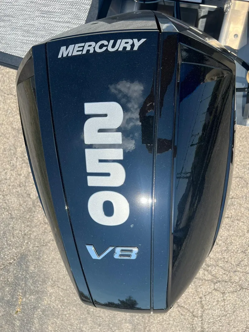 Slide: The Image of Mercury 250 V8 engine on 2024 Bennington LX Sport Line boat. - 6
