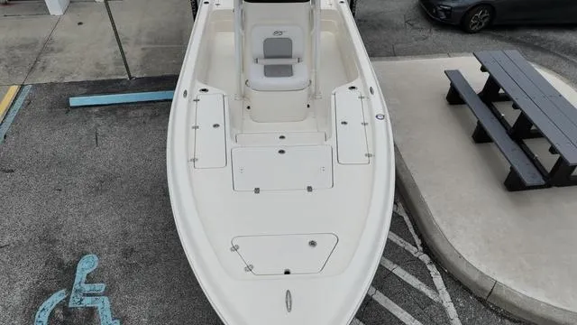 Slide: The Image of Shearwater 23 LTZ 2024 - 10