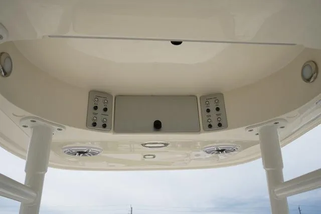 Slide: The Image of Shearwater 23 LTZ 2024 - 49