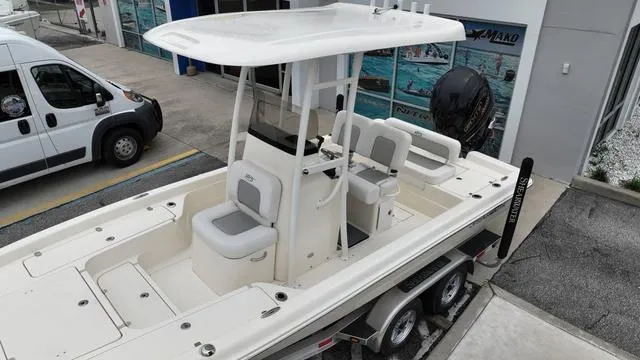 Slide: The Image of Shearwater 23 LTZ 2024 - 6