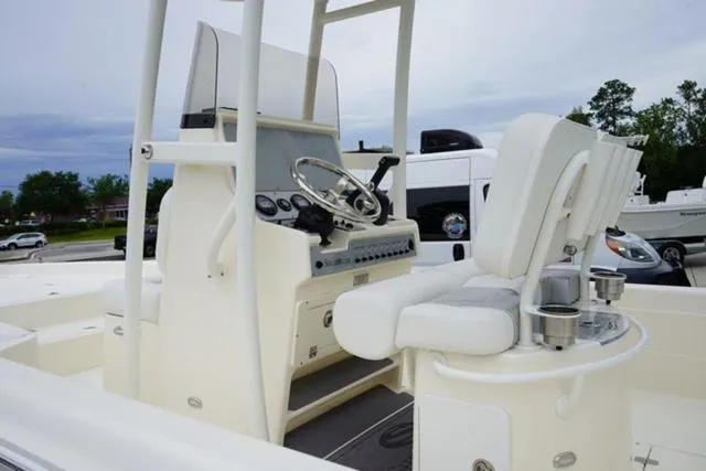 Slide: The Image of Shearwater 23 LTZ 2024 - 84