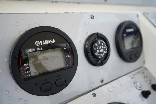 Slide: The Image of Shearwater 23 LTZ 2024 - 90