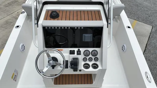 Slide: The Image of Ranger 2510 Bay 2024 - 15