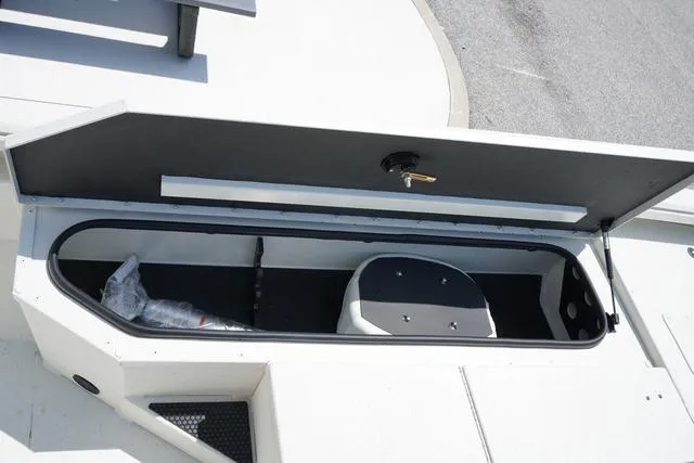 Slide: The Image of Ranger RB200 2024 - 52