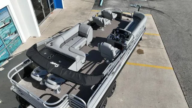 Slide: The Image of Ranger Boats 220FC 2023 - 3