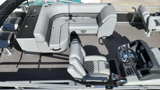 Slide: The Image of Ranger Boats 220FC 2023 - 7