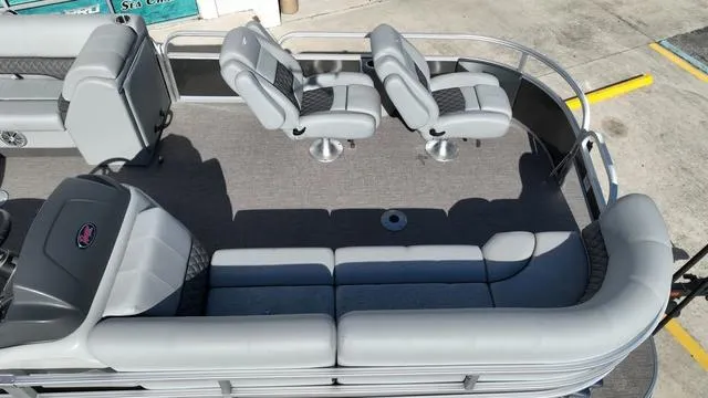 Slide: The Image of Ranger Boats 220FC 2023 - 8