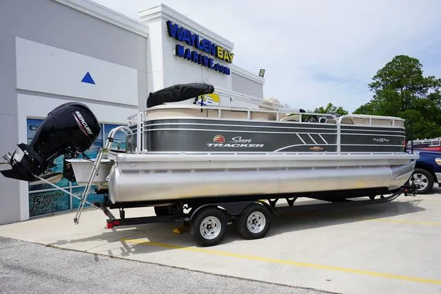 Slide: The Image of Sun Tracker Party Barge 22 RF 2023 - 15