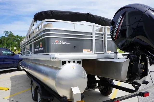 Slide: The Image of Sun Tracker Party Barge 22 RF 2023 - 17