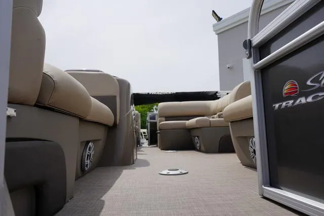 Slide: The Image of Sun Tracker Party Barge 22 RF 2023 - 19