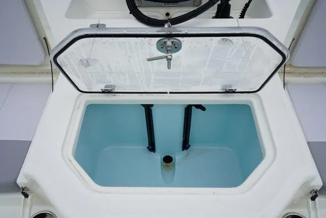 Slide: The Image of 2023 Mako 19 Pro Skiff livewell with open lid and plumbing. - 36