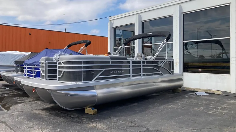 The Image of 2024 Bennington 22 SVSR pontoon boat parked outside a showroom. - 0