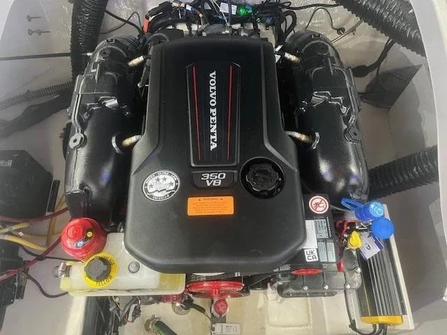 Slide: The Image of Volvo Penta 350 V8 engine in Chaparral 26 Surf 2024 boat. - 16