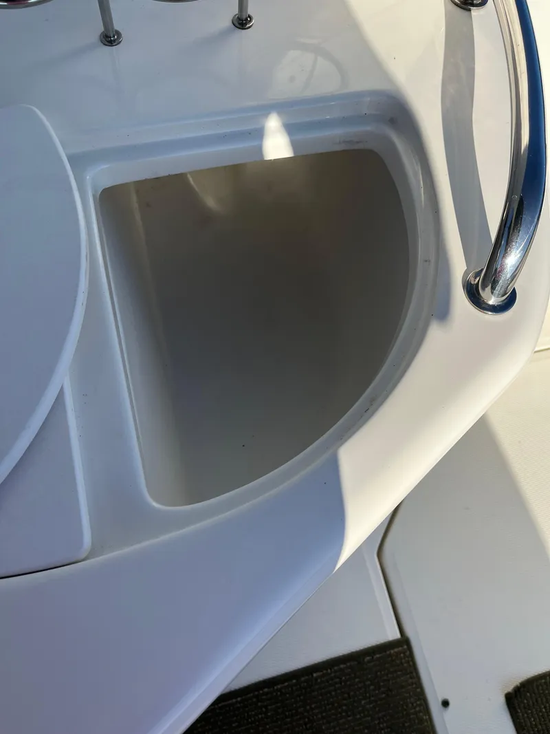 Slide: The Image of 2001 Sea Ray 280 Sundancer boat sink with chrome railing. - 23